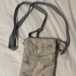 Stylish Gray Leaf Pattern Crossbody Bag